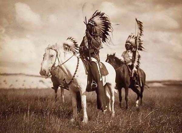 [08+indios+Sioux-Chiefs.jpg]