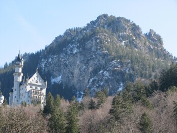 [castle+and+mountain.jpg]