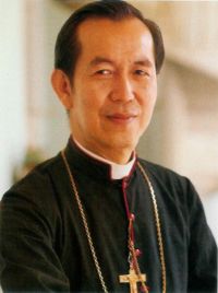 [200px-Archbishop_Gregory_Yong_Sooi_Ngean.jpeg]