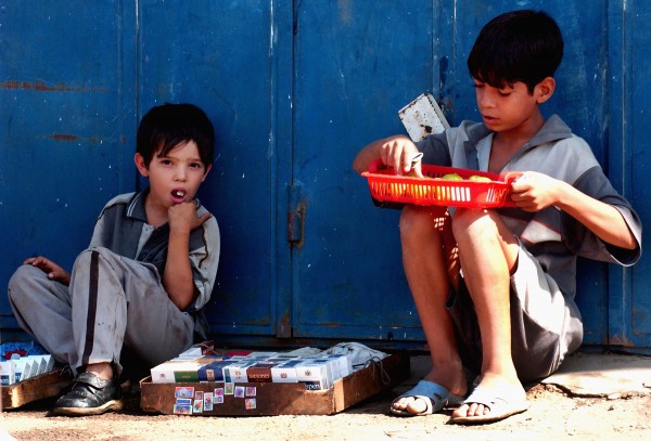 [Iraqi+children+sell+cigarettes.jpg]