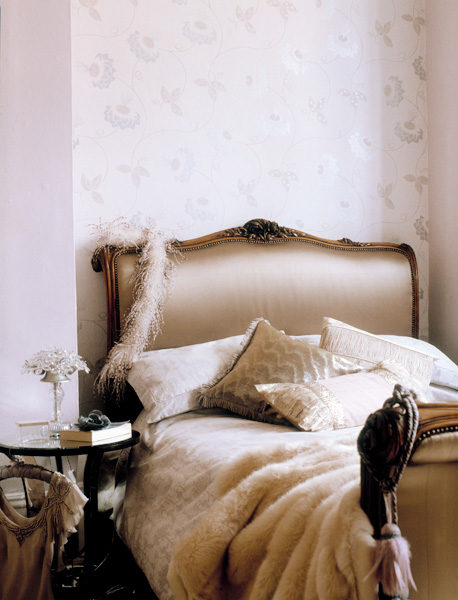 [polly+wreford_Living-Deco-bed-.jpg]