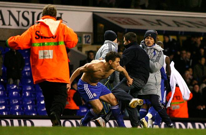 [Fan_Attacks_Frank_Lampard_Chelsea_04.jpg]