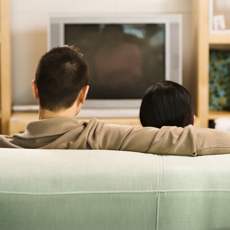 [dt+couple+watching+tv.jpg]