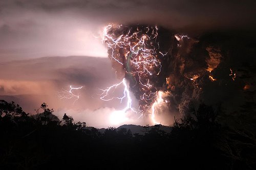 [volcano_lightning1.jpg]