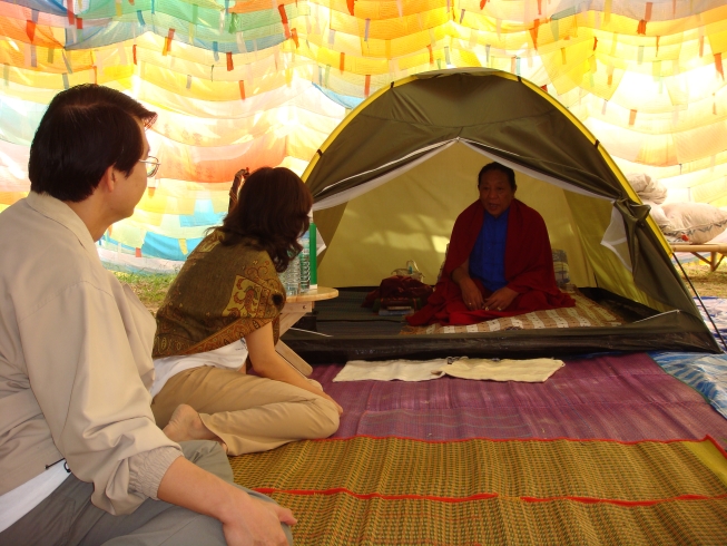 [Rinpoche+retreat1.jpg]