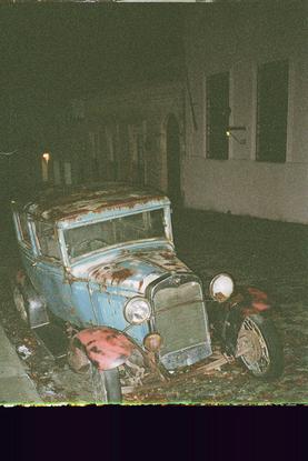 [p195418-Colonia-Old_Beat_Up_Car.jpg]