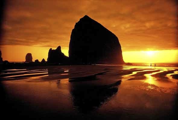 [Haystack+Rock+-+Cannon+Beach,+Oregon.jpg]