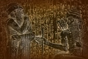 Código de Hammurabi (211 a.C.). Encontrado en Susa. Composición de la imagen superior. El Dios Sol (Shamash) dictando sus leyes a Hammurabi (Museo del Louvre)