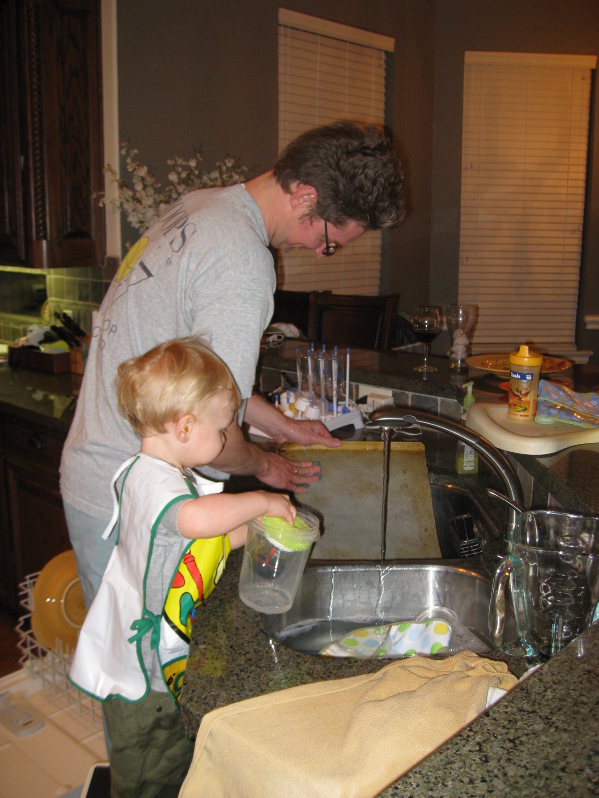 [boys+cleaning+dishes.JPG]