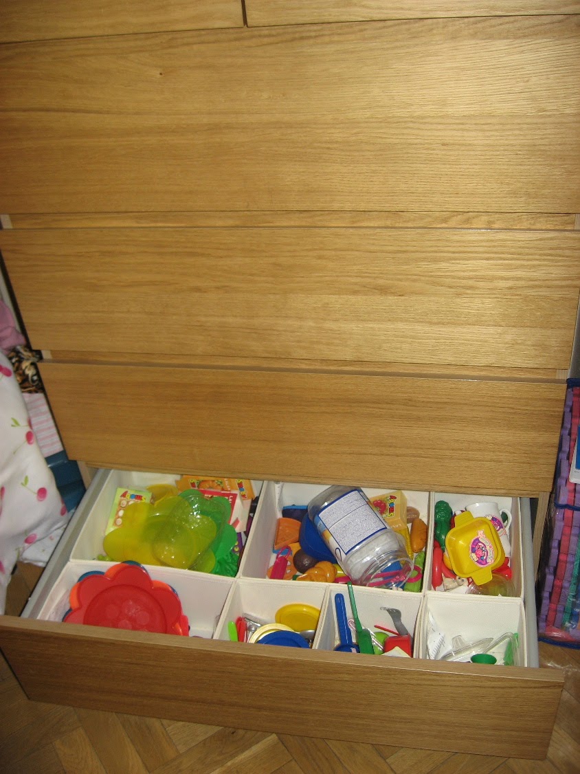[dresser+toy+drawer.JPG]