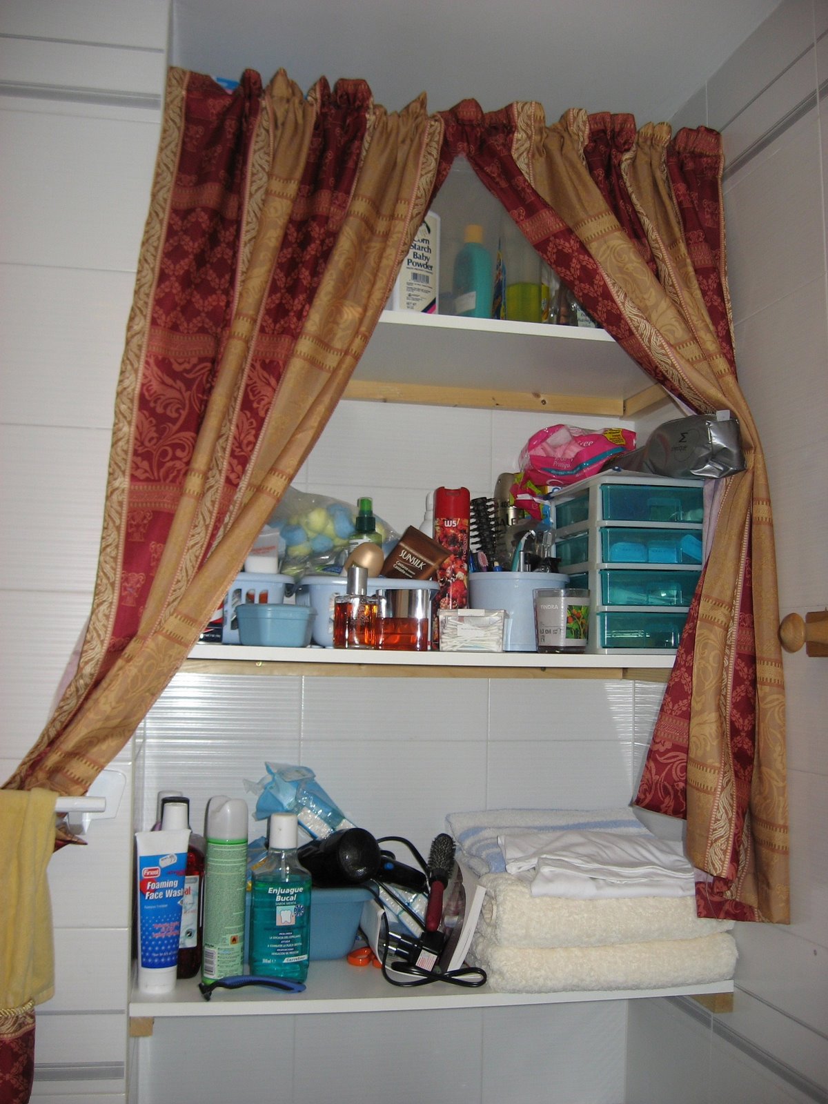 [bathroom+shelves.JPG]
