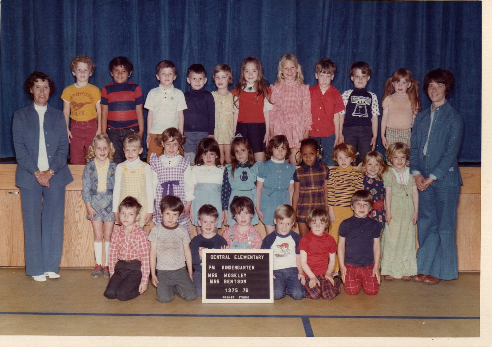 [1975+Christy's+Kindergarten+Class.jpg]