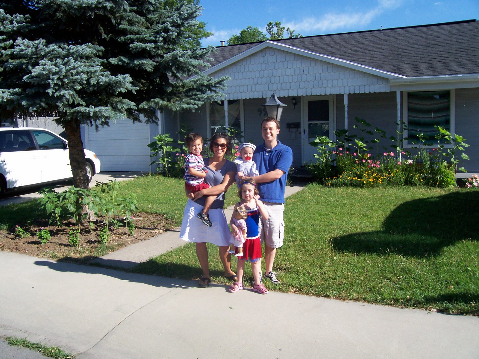 [Estrada+Family+July+2006+1177.jpg]