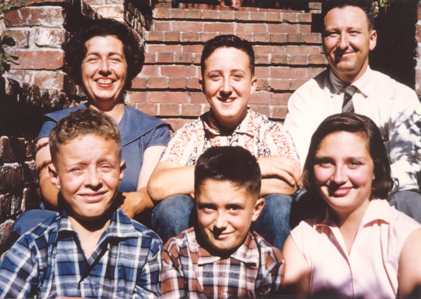 [Smith+family+passport+photo-1959.jpg]
