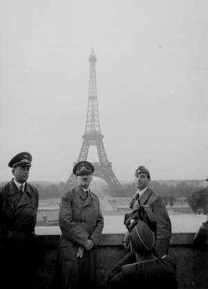 [Hitler+Paris.jpg]
