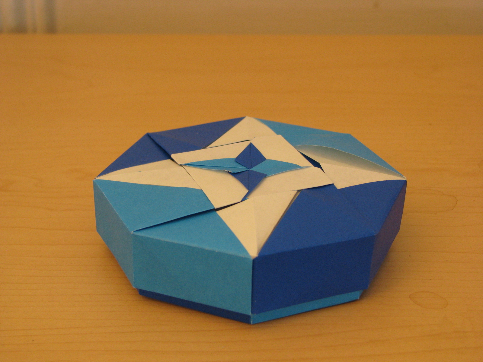 [octagonal_box_assembled.jpg]