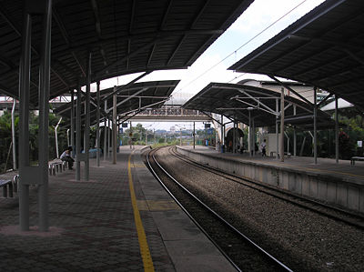 [400px-Bandar_Tasik_Selatan_station_(Rawang-Seremban_Line)_(platform_with_upgraded_canopies,_northward),_Kuala_Lumpur.jpg]