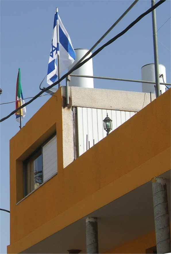 [03-Druze+and+Israeli+Flags+in+Beit+Jan+Israeli+Arab+Village.jpg]