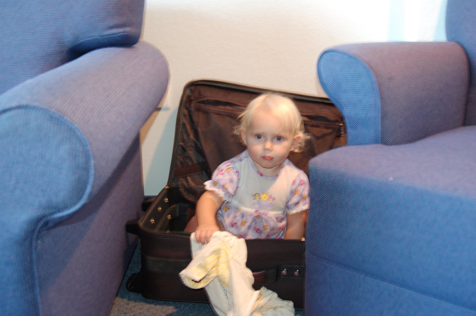 [Ella+in+suitcase.jpg]