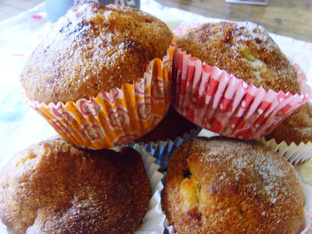 FOOD, GLORIOUS FOOD!: Kiwi fruit muffins