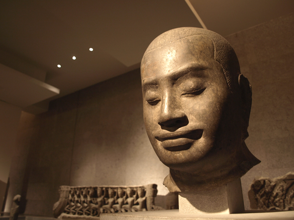 Busto de Jayavarman VII rey jhemer de Camboya
