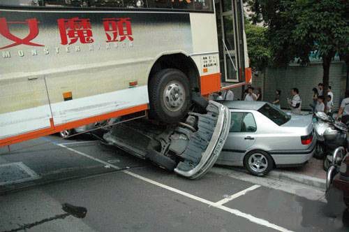 [truck_accidents_045.jpg]