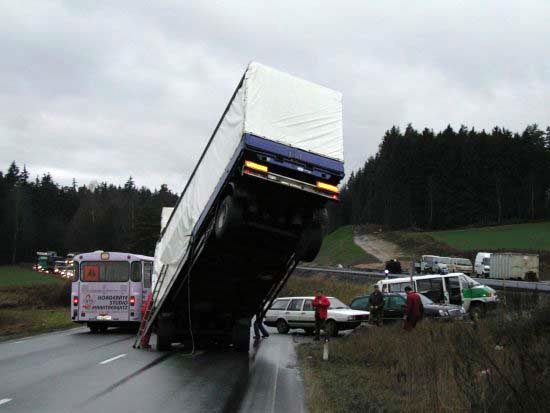 [truck_accidents_028.jpg]