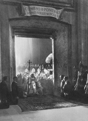A Catholic Life: Pope Pius XI opens Holy Door in 1925