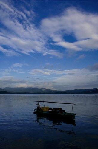 Dawn over Xi Hu Lake