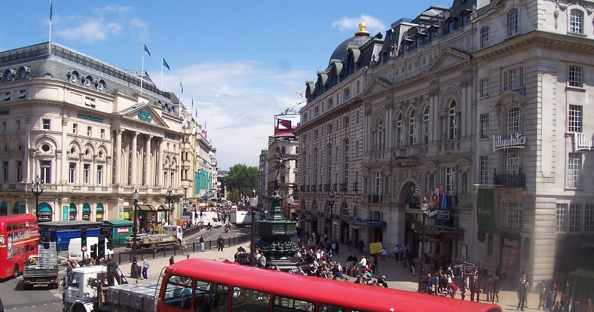 The Hopeful Traveler: Piccadilly Circus - London's Times Square