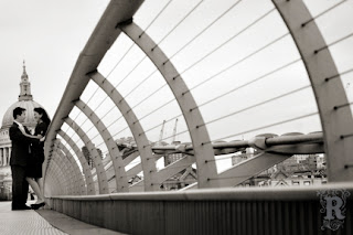 London engagement portraits - Millennium Bridge
