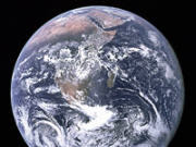terre planete bleue, Photo de la Terre prise le 7 décembre 1972 par les astronautes de la mission Apollo 17 en route vers la Lune.
