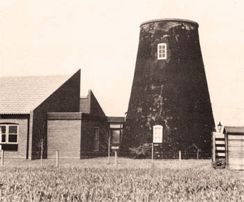 [hempnall-towermill-1981.jpg]