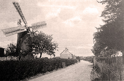[Harleston-tower-c.1915.jpg]