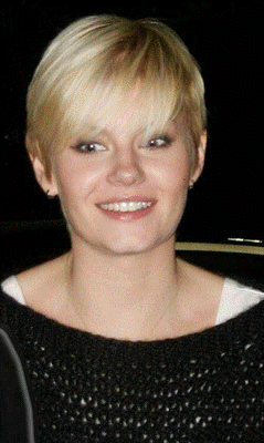 picture of Elisha Cuthbert with short, pixie crop hair