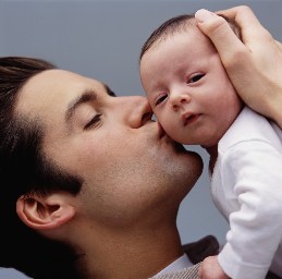 [dad_kissing_baby.jpg]