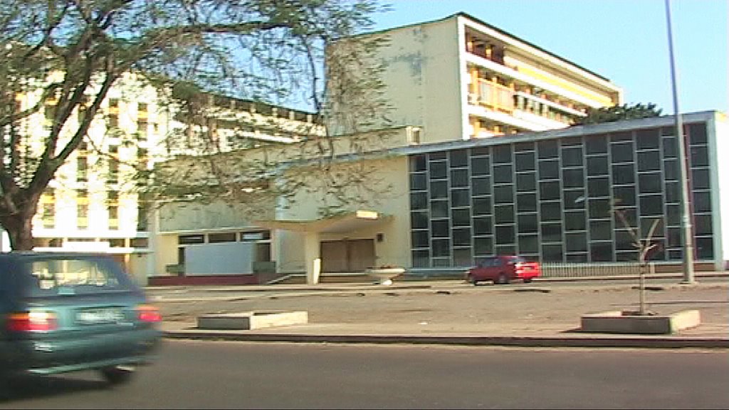 [Moz_Maputo_nossaZona_hospital+1.bmp]